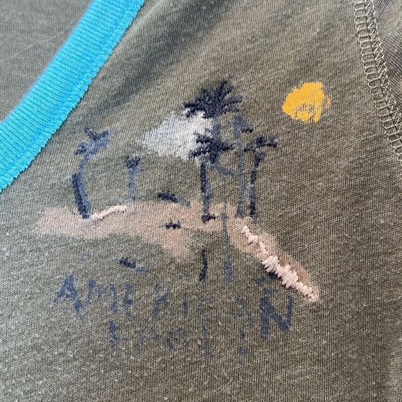 American Eagle Outfitters Green and Teal V-Neck Tee size small. - Picture 4 of 8